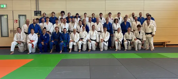     Knapp 50 Judoka beim Kampfregellehrgang in Bonndorf